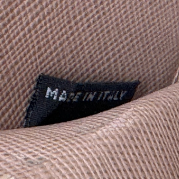 Prada - authentic Saffiano leather taupe zip around wallet - GUC - Picture 11 of 14